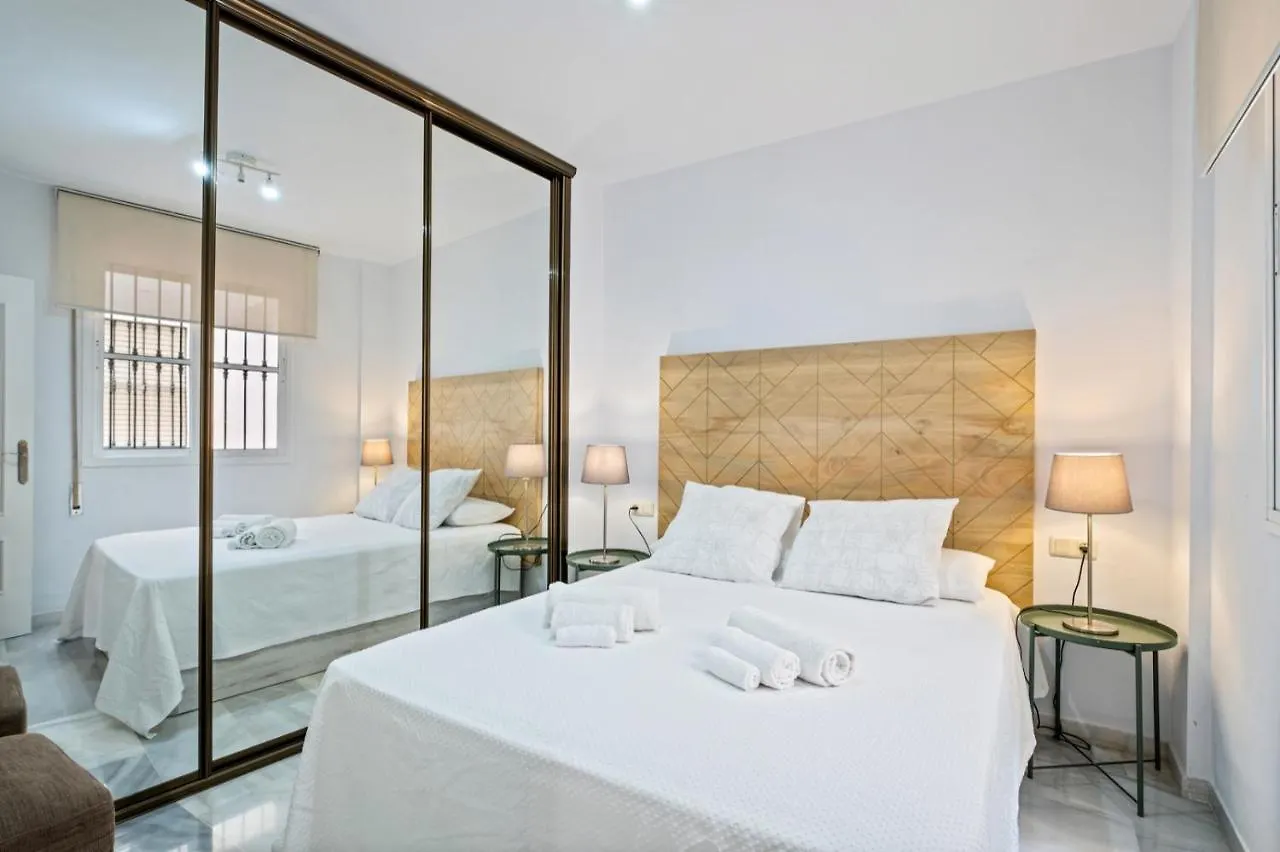 Cozy Cathedral Apartment in Málaga